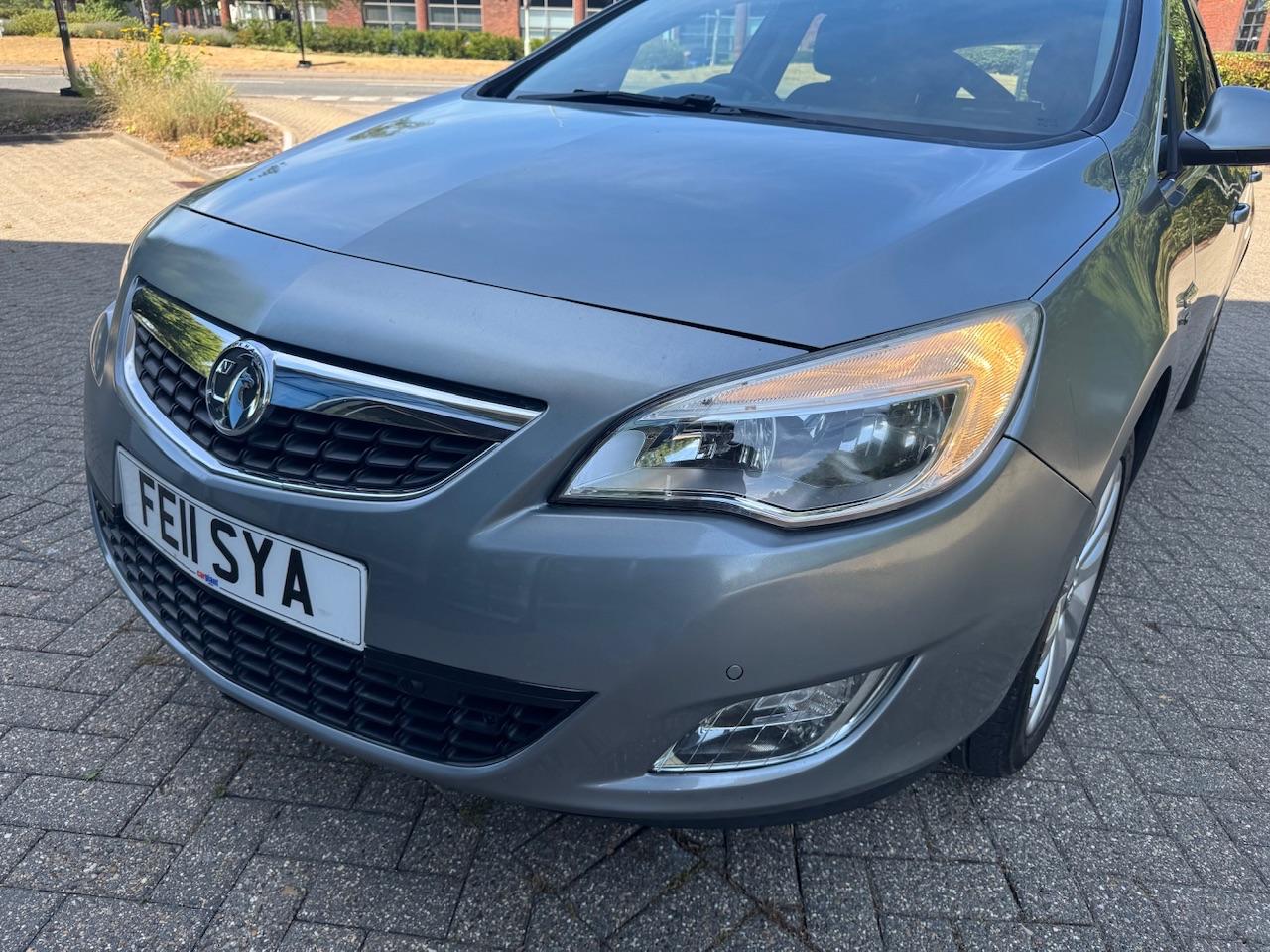2011 Vauxhall Astra 2011 Vauxhall Astra