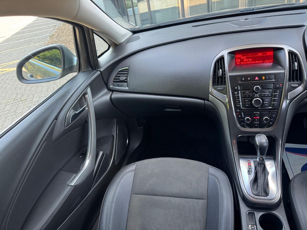 2011 Vauxhall Astra 2011 Vauxhall Astra