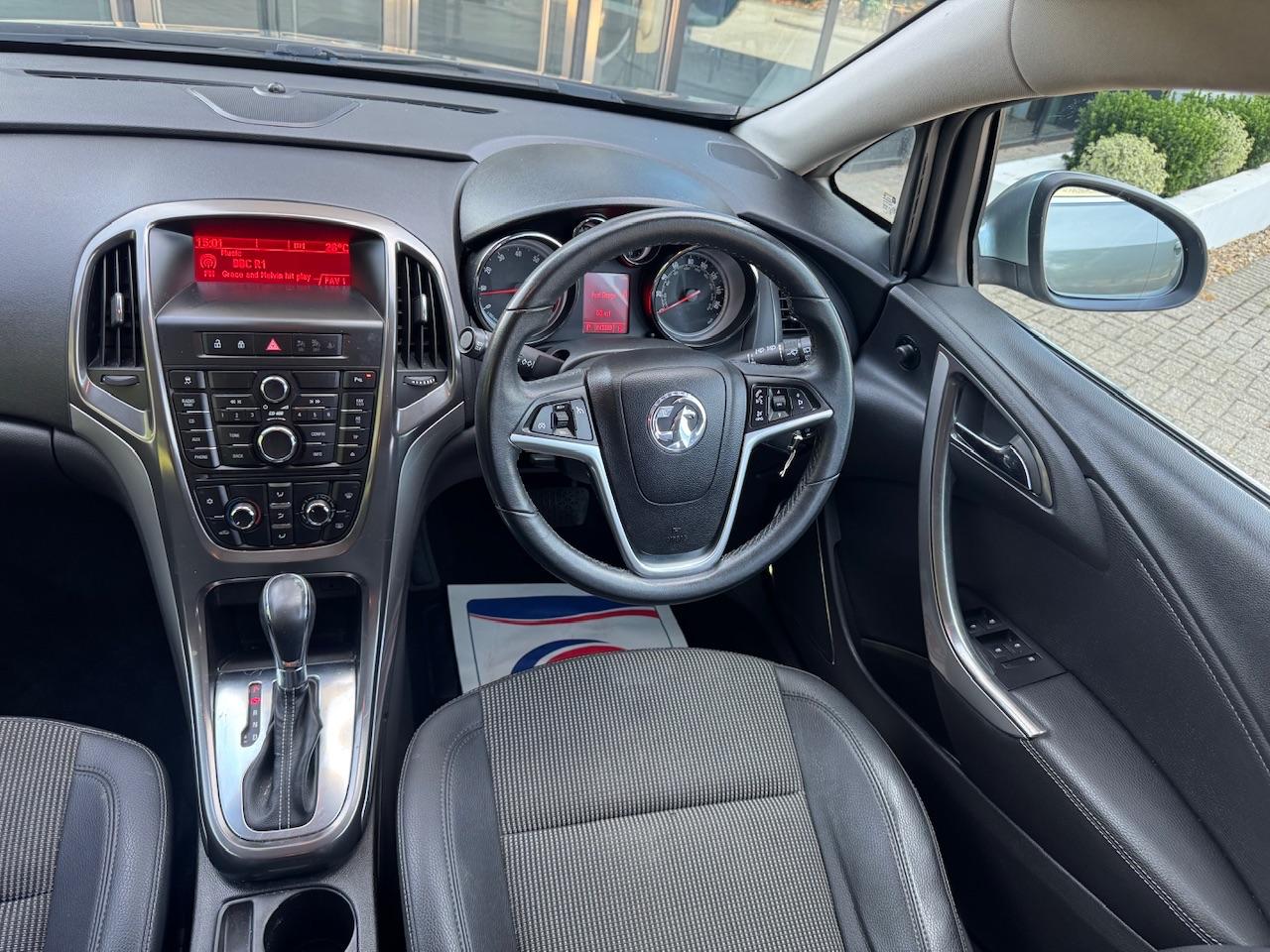 2011 Vauxhall Astra 2011 Vauxhall Astra
